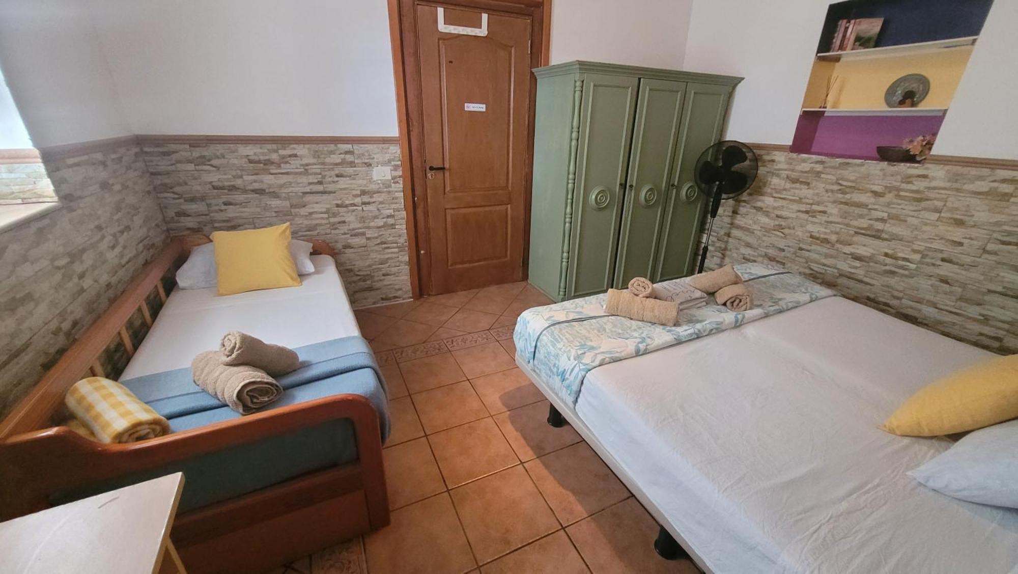 Eden Guesthouse Sardina Rum bild