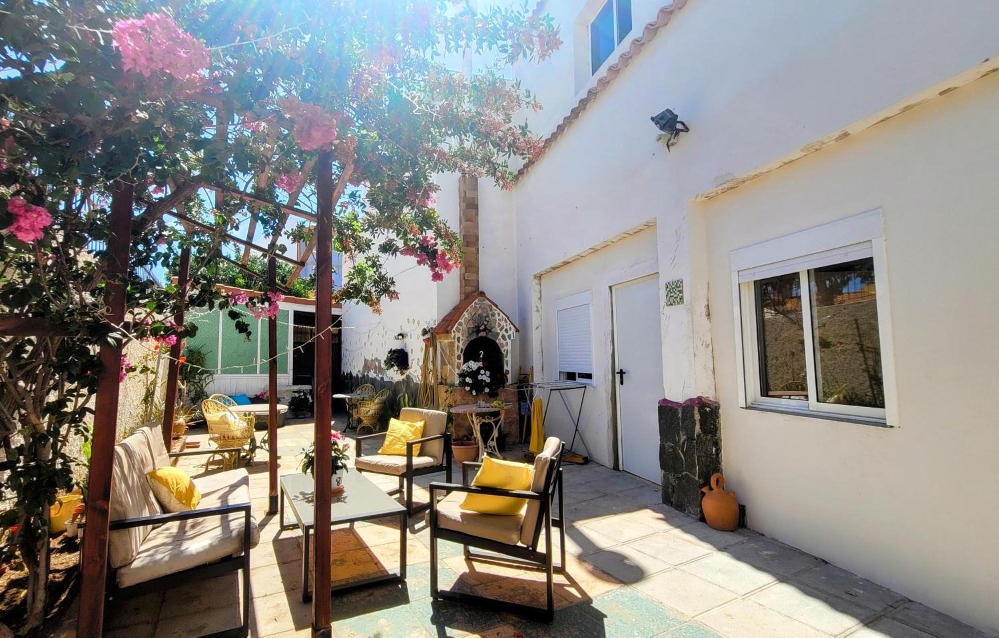 Eden Guesthouse Sardina Exteriör bild