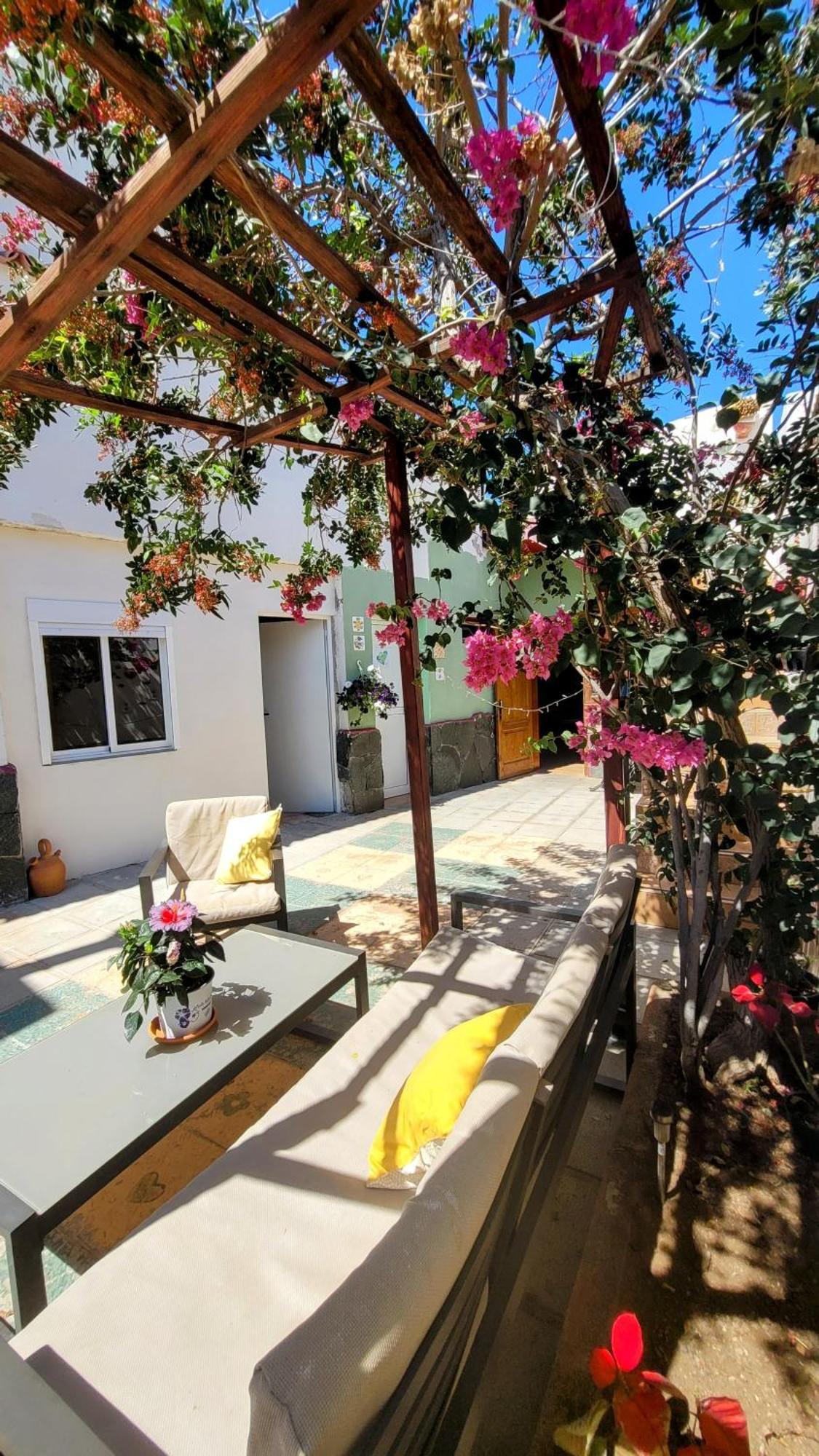 Eden Guesthouse Sardina Exteriör bild
