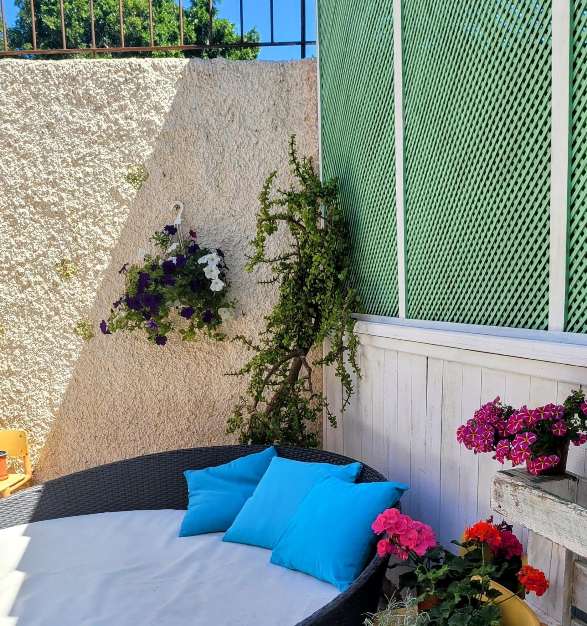 Eden Guesthouse Sardina Exteriör bild