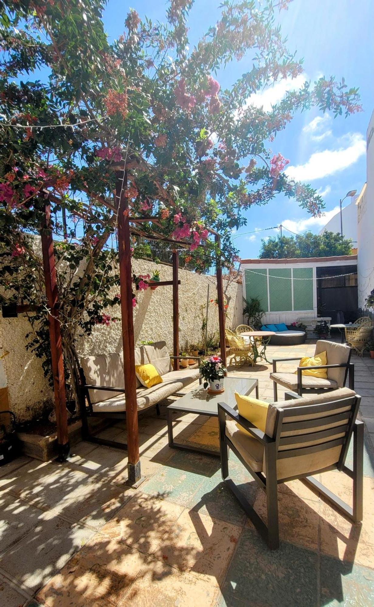 Eden Guesthouse Sardina Exteriör bild