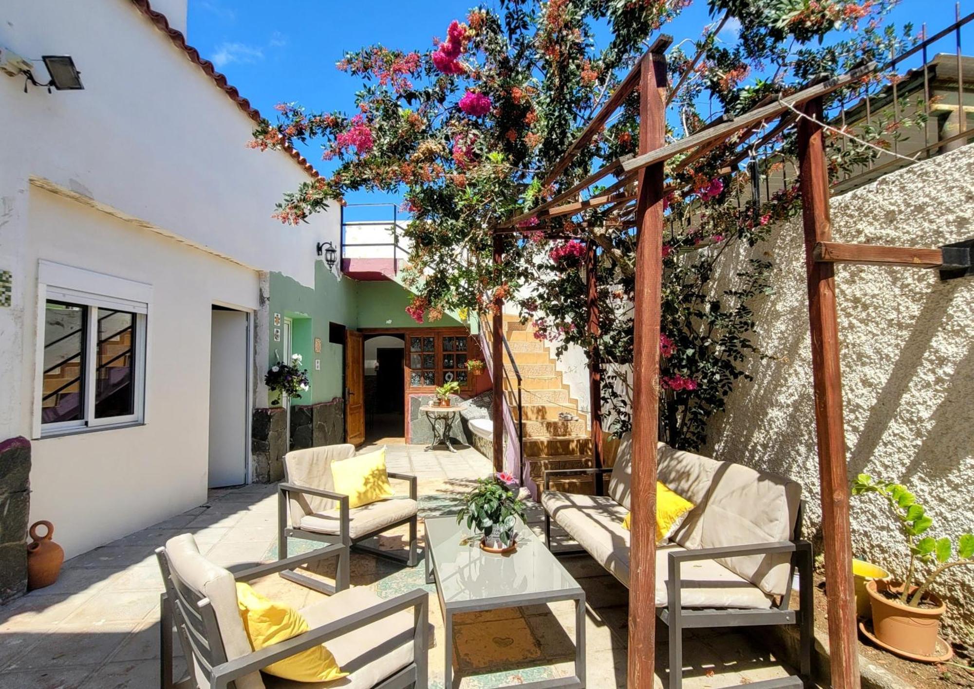 Eden Guesthouse Sardina Exteriör bild